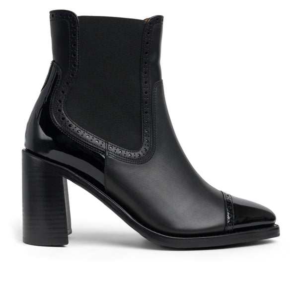 Mrs. Pamela Boot